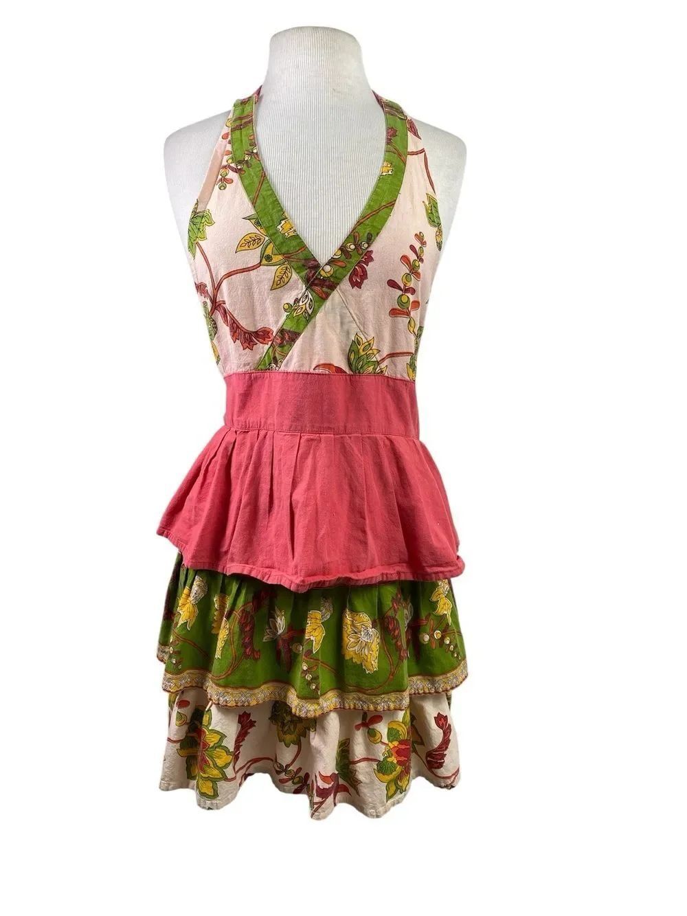 Pier 1 Shabby Chic apron with floral One Size